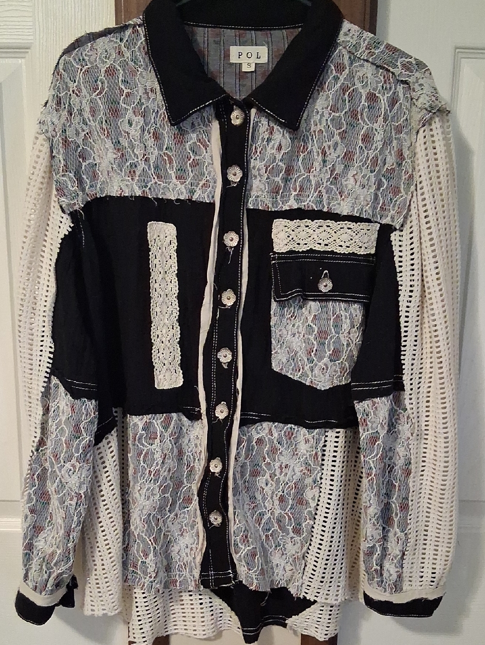 POL black & cream mixed-lace knit button-up Shacket - Size Small